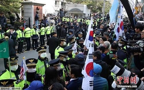 朴槿惠被正式拘捕 韩司法界：最多或获刑45年