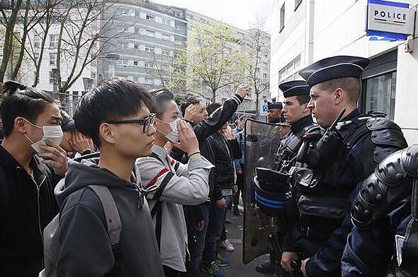 法国警察秒杀中国人激众怒，中国律师预测：法国政府会道歉赔偿！