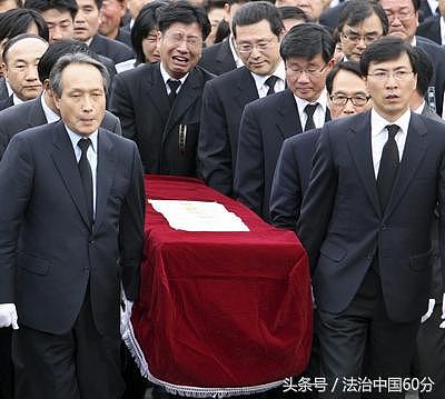 韩国《中央日报》日前报道称：批捕朴槿惠是怕她自杀