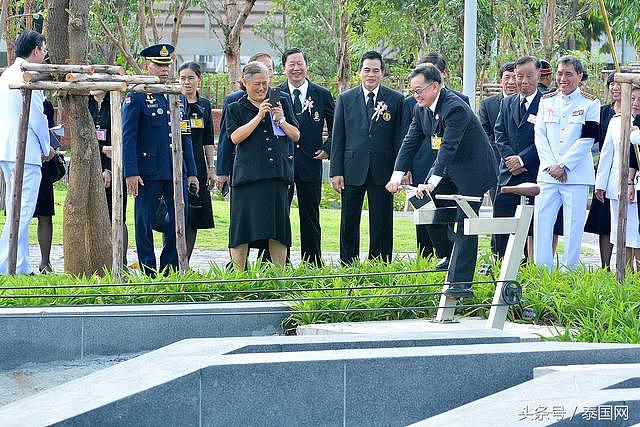 诗琳通公主出席朱拉隆功大学建校100年纪念仪式