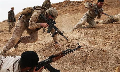 美军战车插星条旗吓唬土耳其？德媒：保护库尔德武装