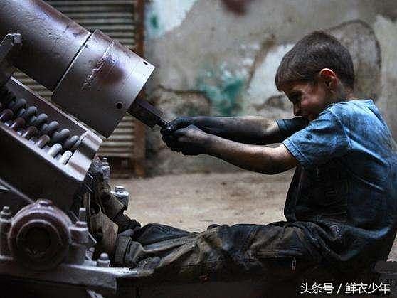 是什么让年仅10岁的男孩居然精通武器制造和维修！