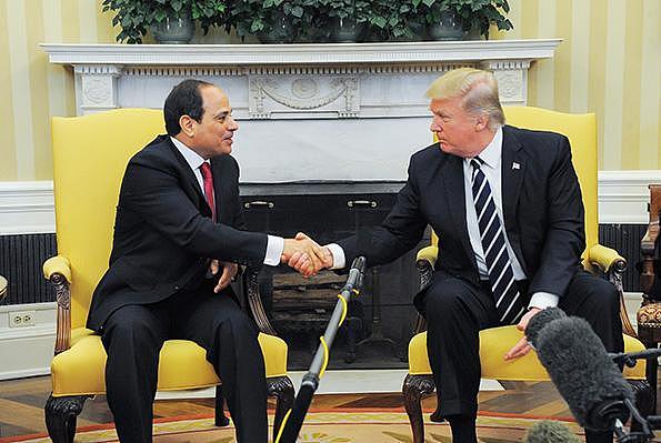 特朗普会见埃及总统重启关系，二人惺惺相惜预示美政策大变