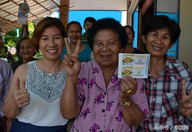 泰国75岁老妇丢弃彩票，女儿捡回后中奖1800万泰铢